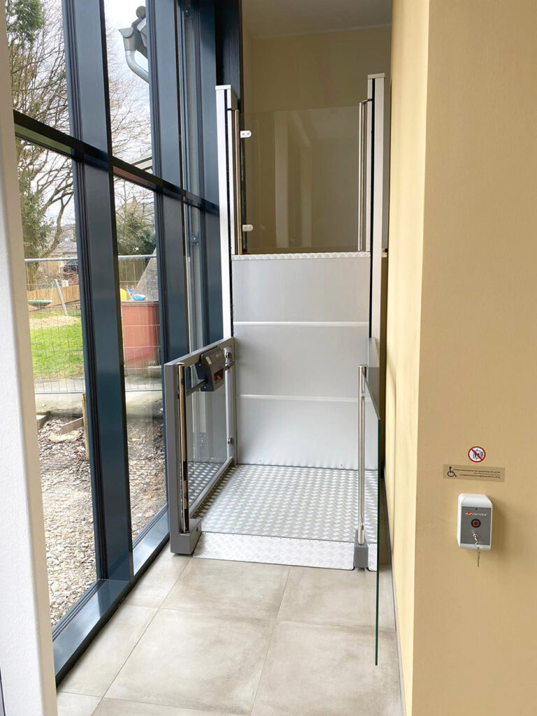 Ascensor-elevador-vertical-EVP-UP-interior-detalle (2)