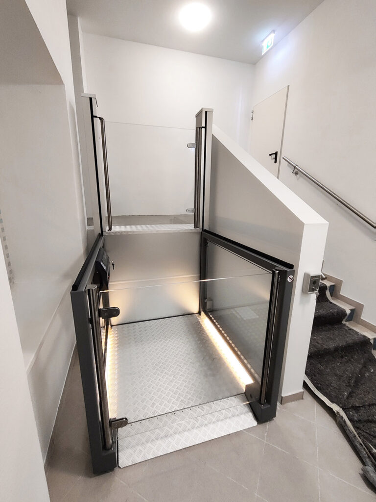 Ascensor-elevador-vertical-EVP-UP-interior-detalle (3)