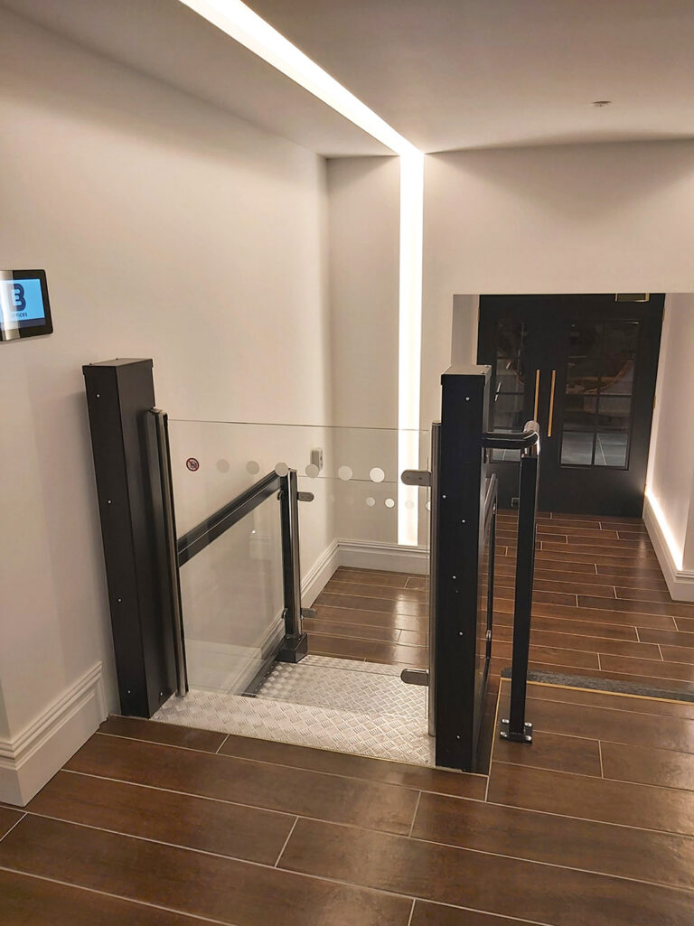 Ascensor-elevador-vertical-EVP-UP-interior-detalle (6)