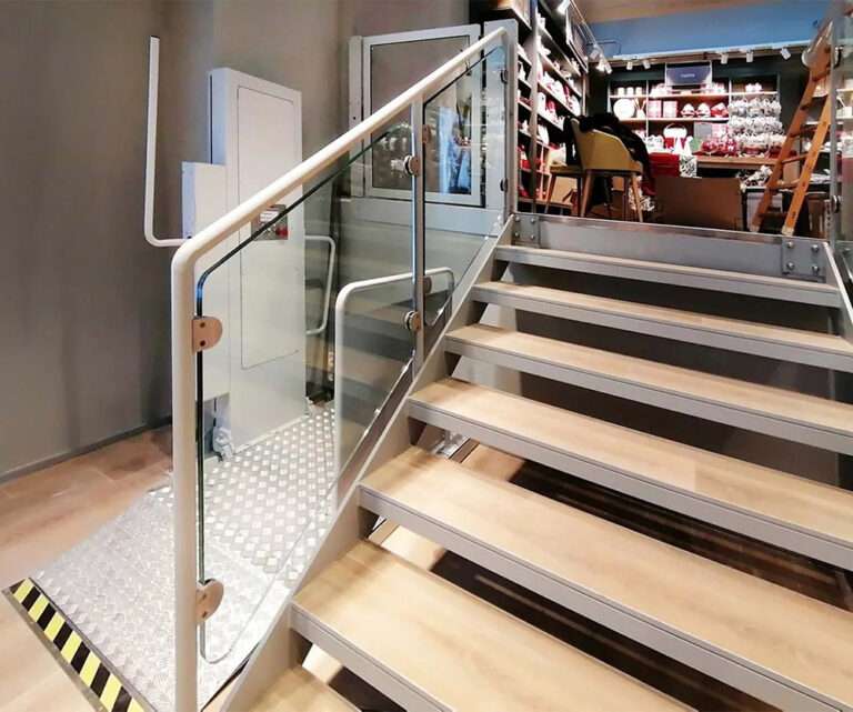 Elevador-vertical-escaleras-EVP-I-(3)-centro-comercial