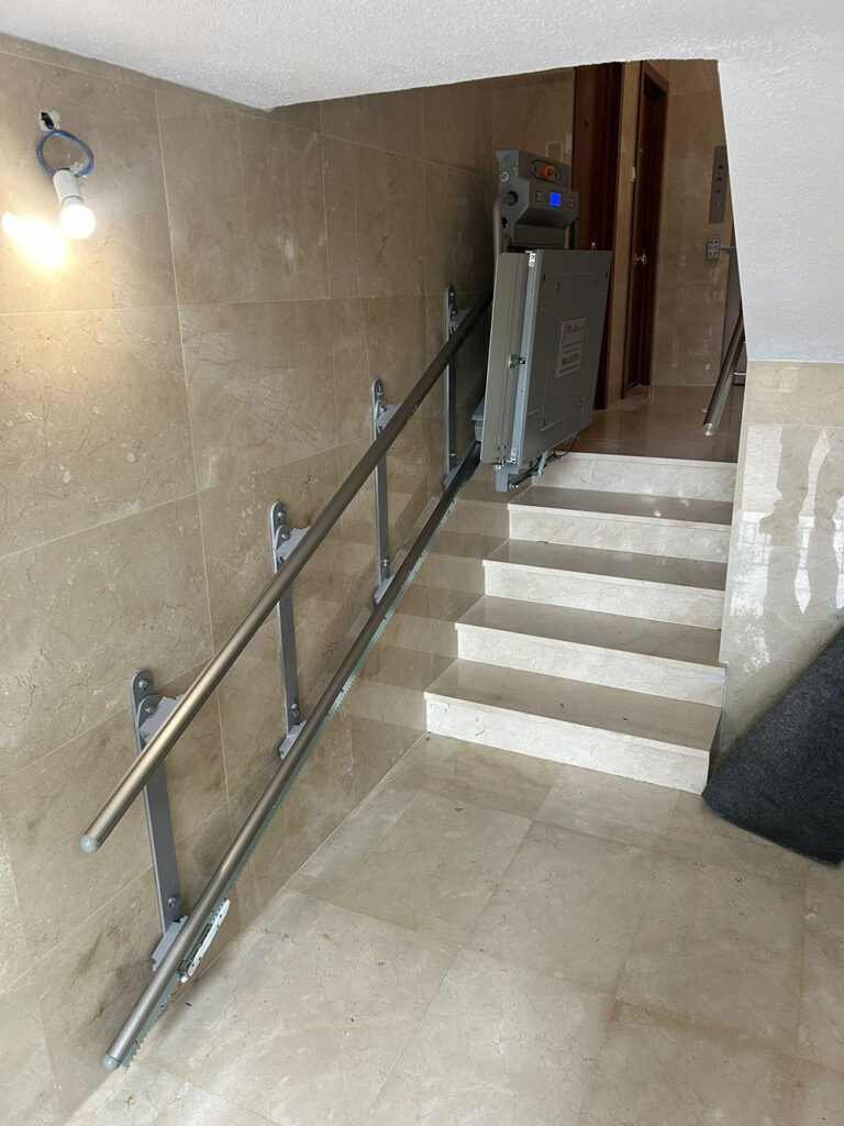 Plataforma-salva-escaleras-PETR-AR (2)