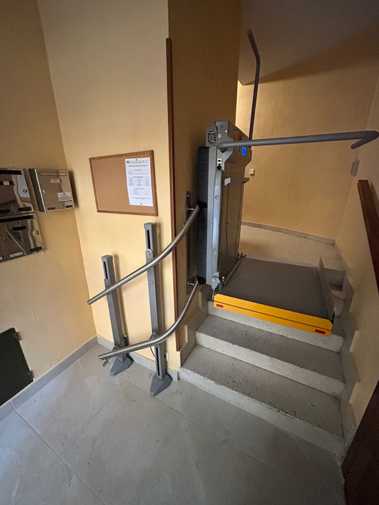 Plataforma-salva-escaleras-PETR-AR (6)