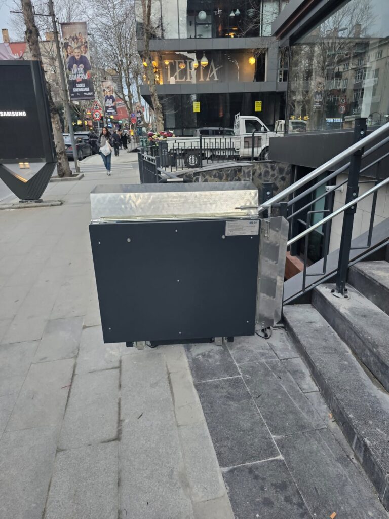 Plataforma-salva-escaleras-exterior-PETR-N (1)