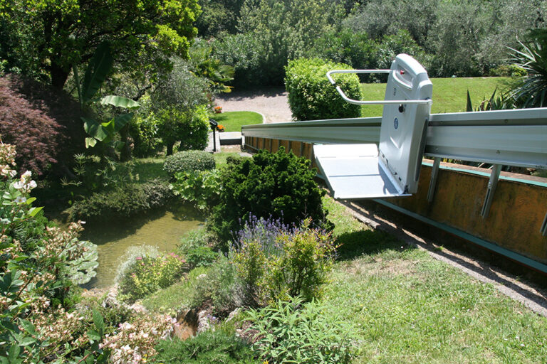 Salvaescaleras-exterior-Plataforma-salvaescaleras-PETR-SU (2)