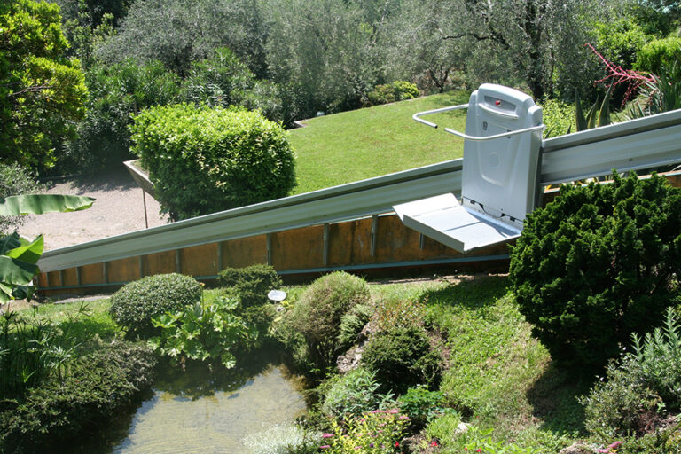 Salvaescaleras-exterior-Plataforma-salvaescaleras-PETR-SU (3)