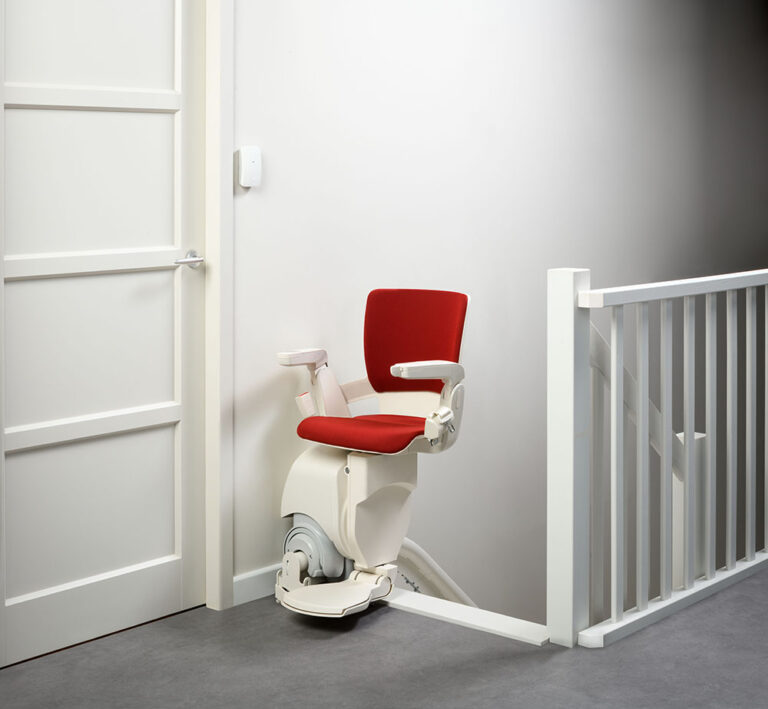 Silla-salvaescaleras-STC-AIR-arriba-escalera (1)