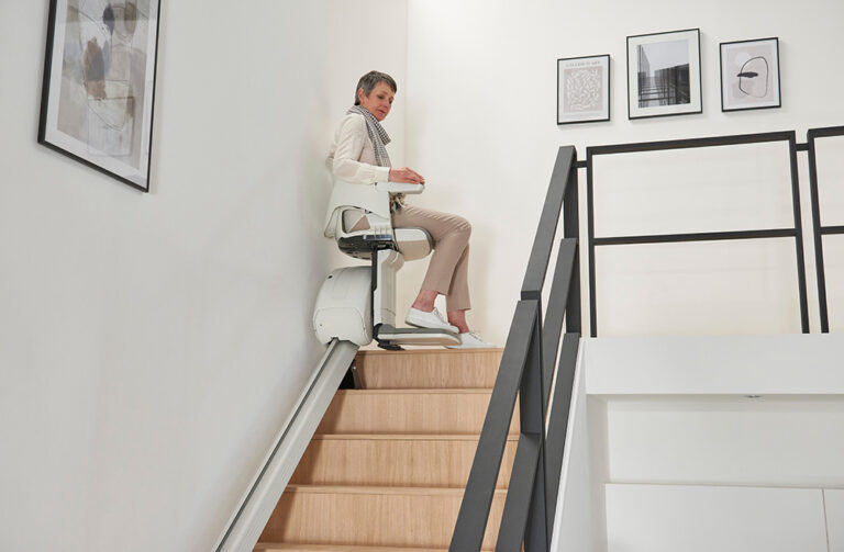 Silla-salvaescaleras-Str-f-Str-Extra-arriba-escaleras (1)