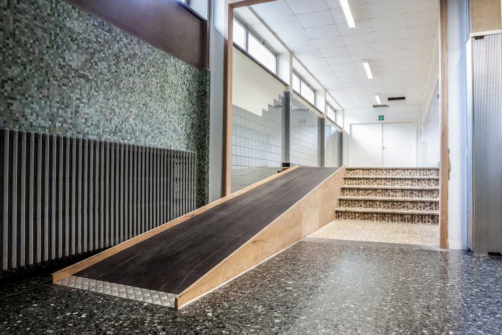 Rampa de acceso interior edificio