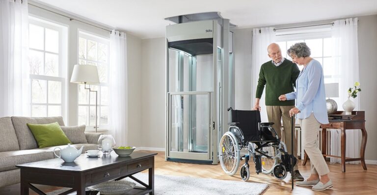 stiltz-trio-plus-home-lift-with-customers